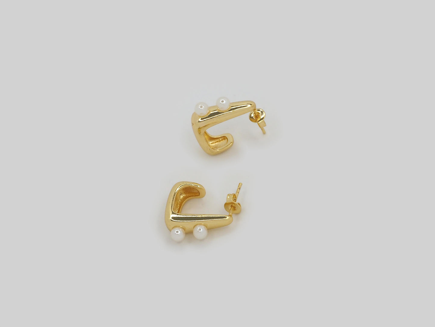 Square Hoops with two pearls - 18K Gold Plated
