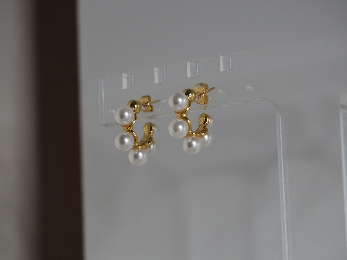 Round 18K Gold Plated- Earrings with 5 Pearls