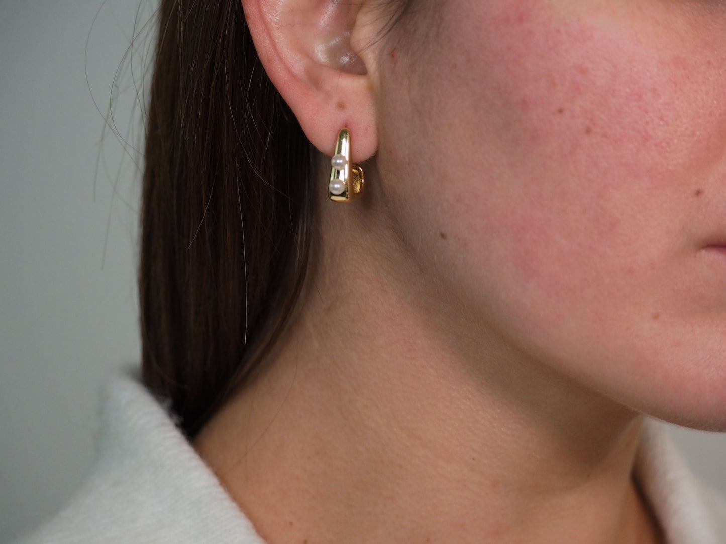 Square Hoops with two pearls - 18K Gold Plated