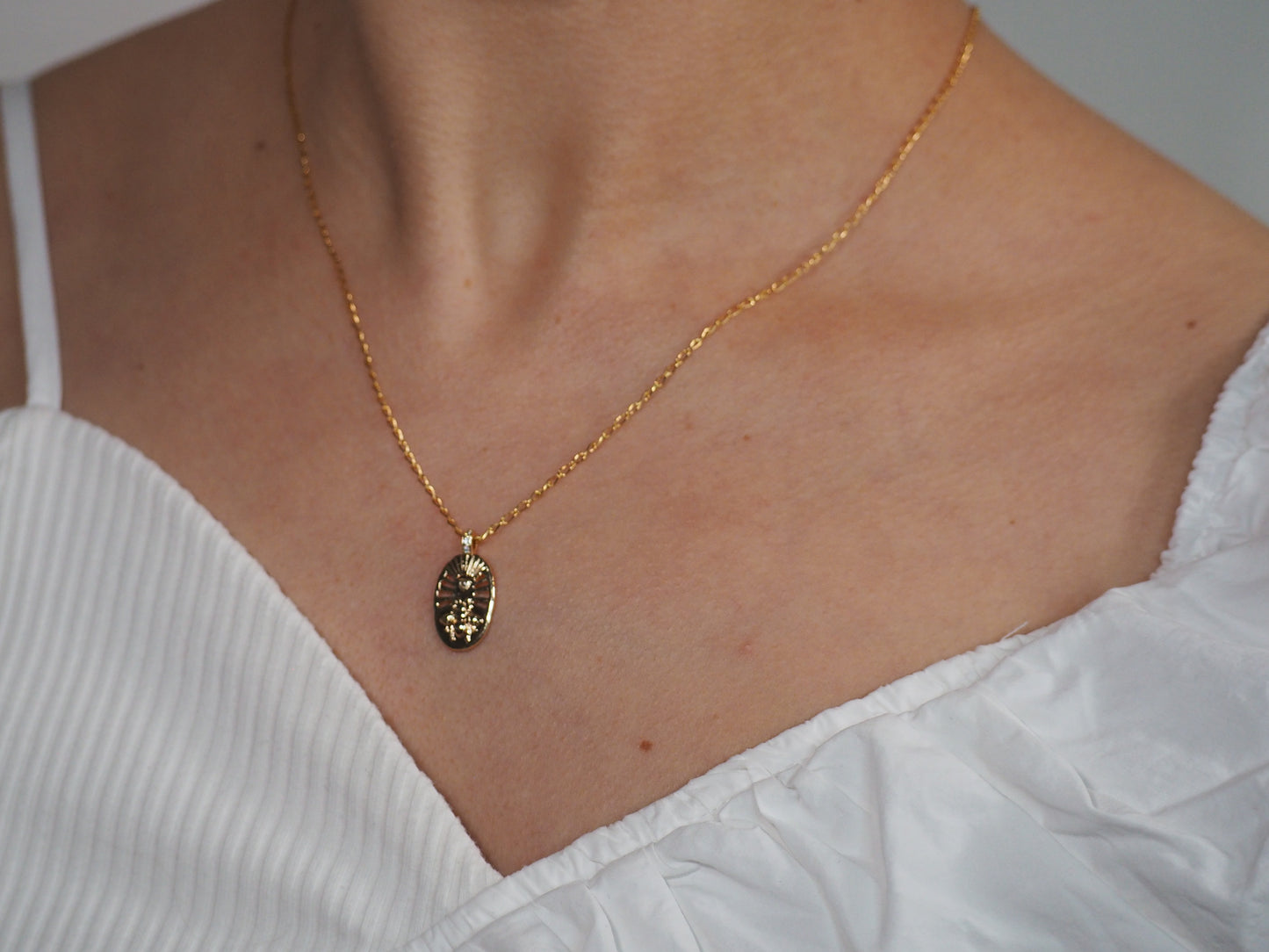 Queen Bee Necklace – Gold Plated 18K