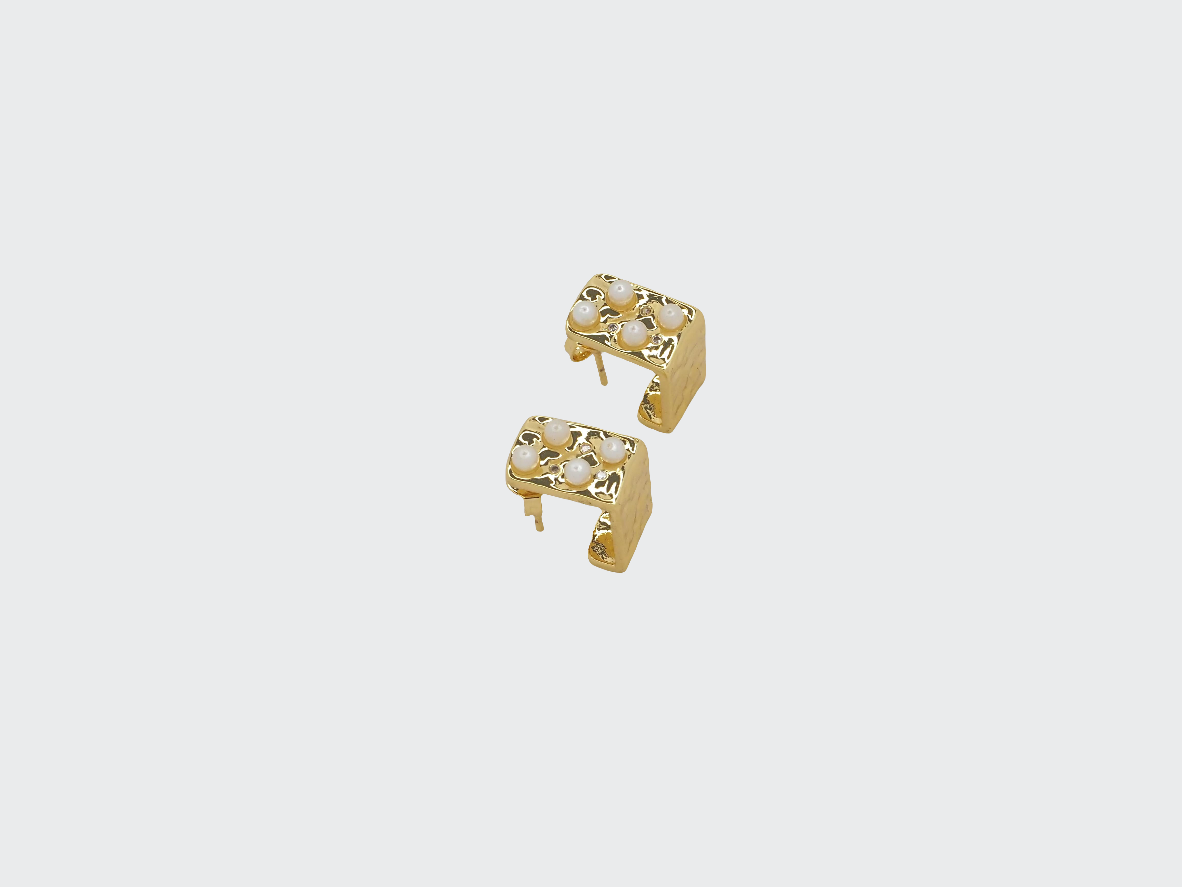 Gold Plated 18k Square Earrings with 4 Pearls