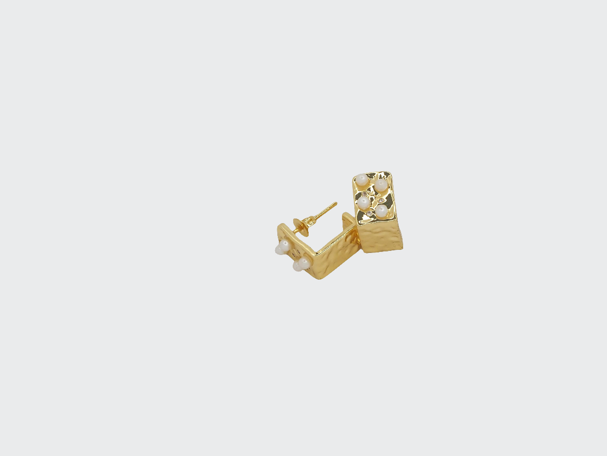 Gold Plated 18k Square Earrings with 4 Pearls