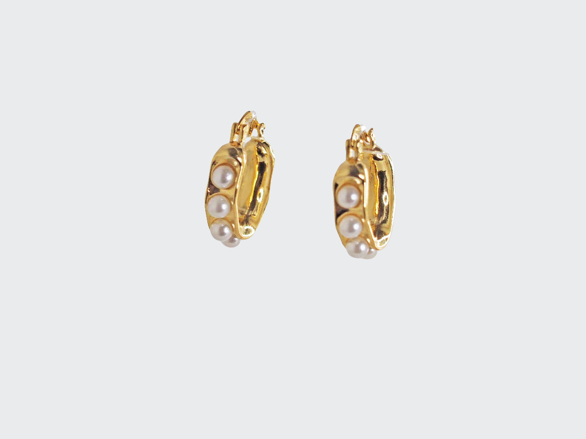 18k Gold Plated Hoop Earrings with Medium Pearls