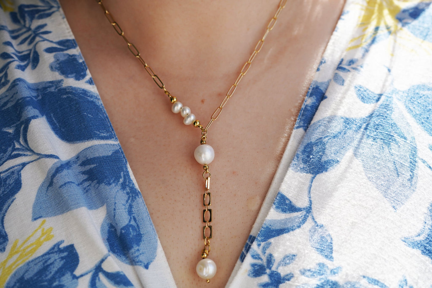Elegant Necklace with White Freshwater Pearls – 18k Gold Plated