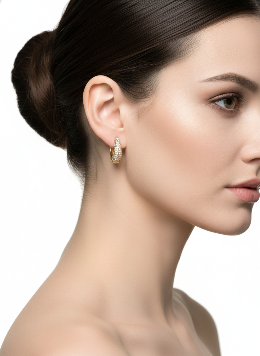 Elegant Huggies with white Zirconia – 18K Gold Plated