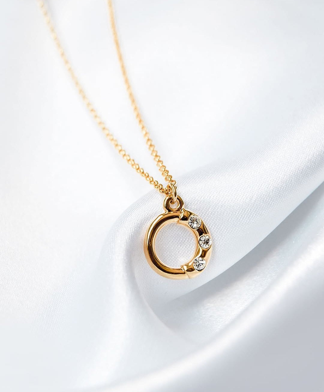 Necklace Circle with Zirconia's Gold plated 22k