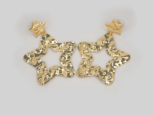 Star earrings made in Gold Plated 18k. Gold plated earrings by Xatli. Gold plated earrings Canada. Drop earrings. Affordable jewelry for every occasion. 