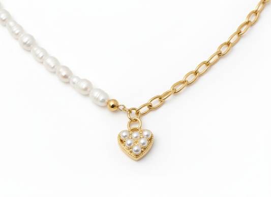 Elegant Necklace with Freshwater Pearls & Heart Pendant – 18k Gold Plated