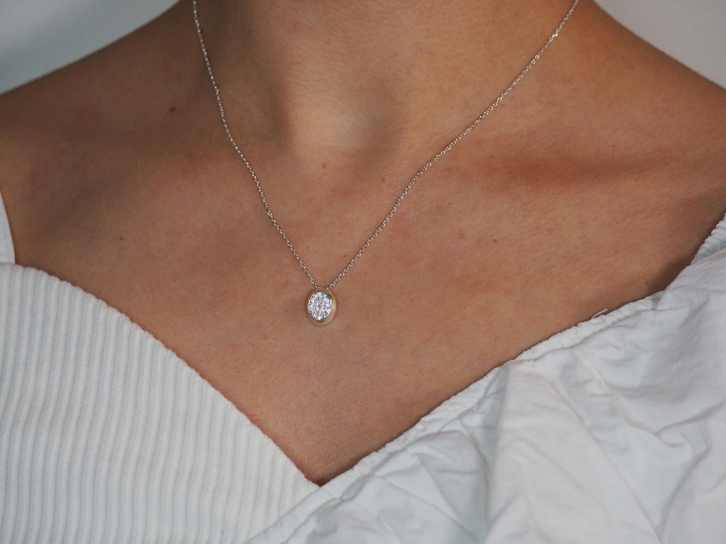 White Oval Necklace in Sterling Silver 925