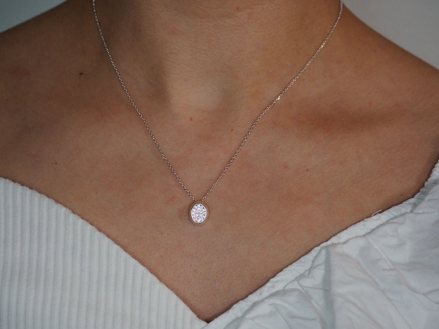 White Oval Necklace in Sterling Silver 925