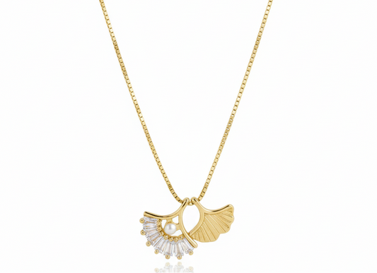 Crystal Seashell Necklace with Pearl – 18K Gold Plated