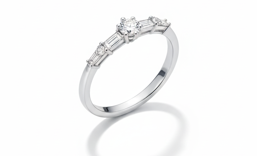 Beautiful Ring with Elegant Zirconias - Sterling Silver 925