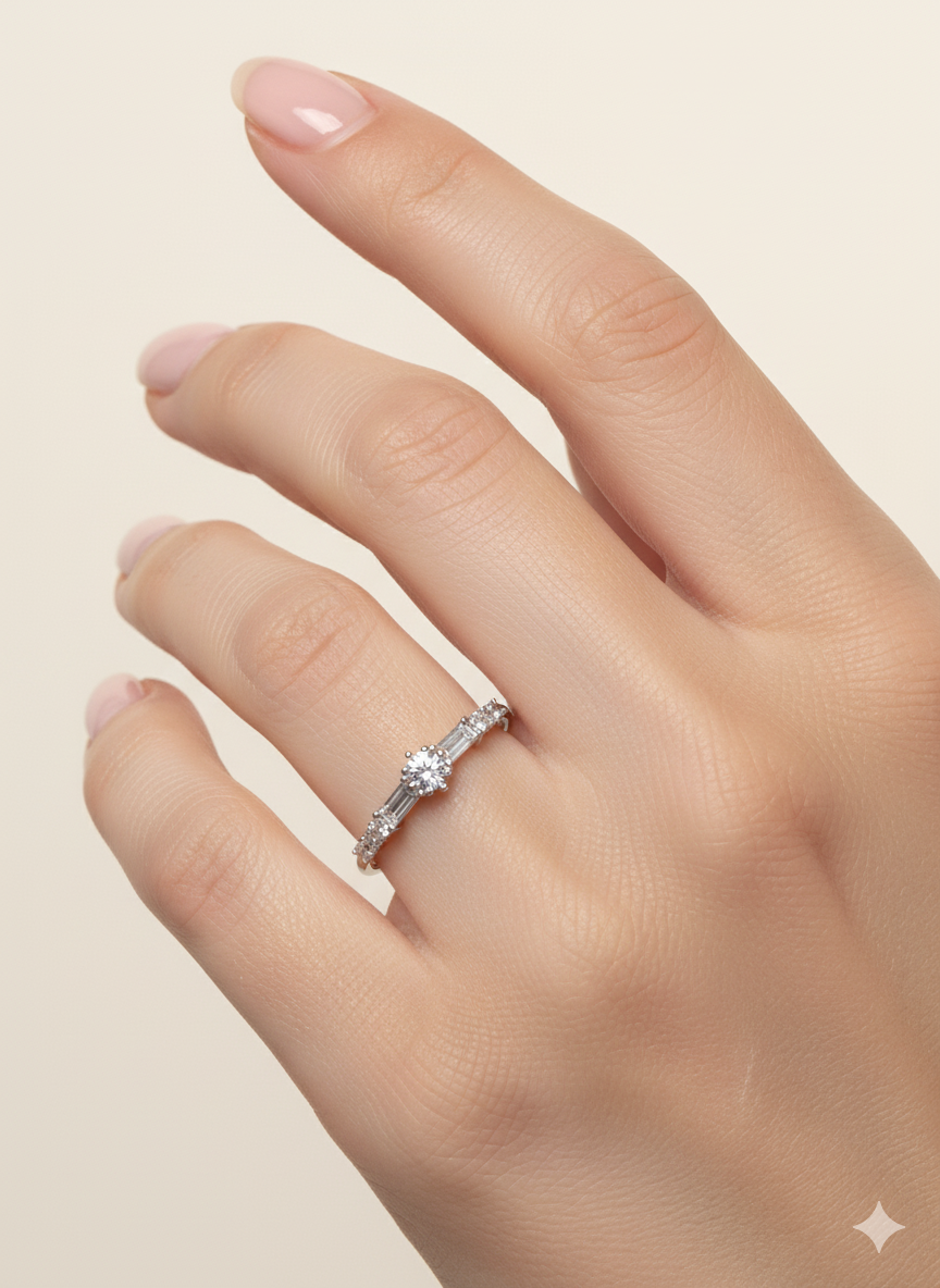 Beautiful Ring with Elegant Zirconias - Sterling Silver 925